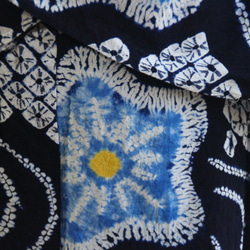 ◇現代 有松鳴海絞　浴衣◇【濃紺　水色　黄】優しい桔梗に黄色が幻想的な蛍のようにアクセント　スモールサイズ裄67ｃｍ 3枚目の画像