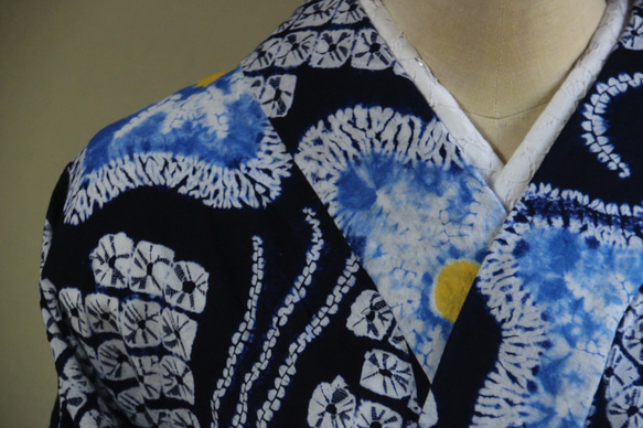 ◇現代 有松鳴海絞　浴衣◇【濃紺　水色　黄】優しい桔梗に黄色が幻想的な蛍のようにアクセント　スモールサイズ裄67ｃｍ 16枚目の画像