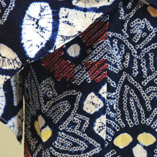 新品✨美品✨藍染ぼかし染め、七宝　有松鳴海絞り浴衣 ◇現代 有松鳴海絞 浴衣◇【濃紺他】七宝柄に花の凝った意匠が個性的