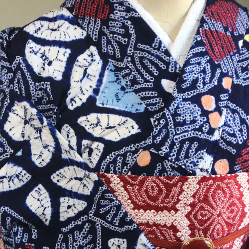 ◇現代 有松鳴海絞 浴衣◇【濃紺他】七宝柄に花の凝った意匠が ◇現代 有松鳴海絞 浴衣◇【濃紺他】七宝柄に花の凝った意匠が