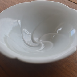白磁渦紋鉢 2枚目の画像