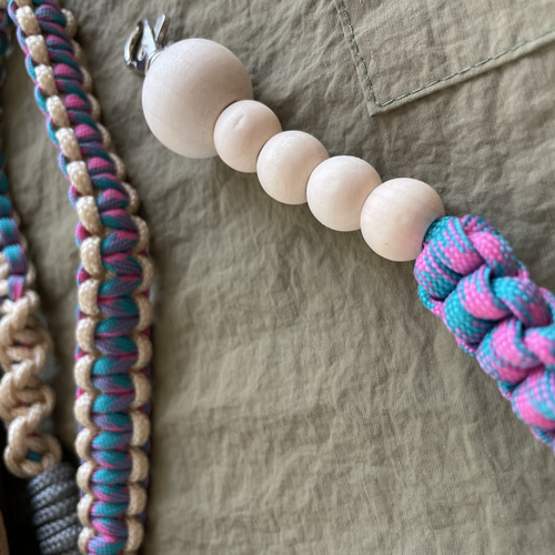 Wood ballとパラコードのストラップ turquoise×beige ネック