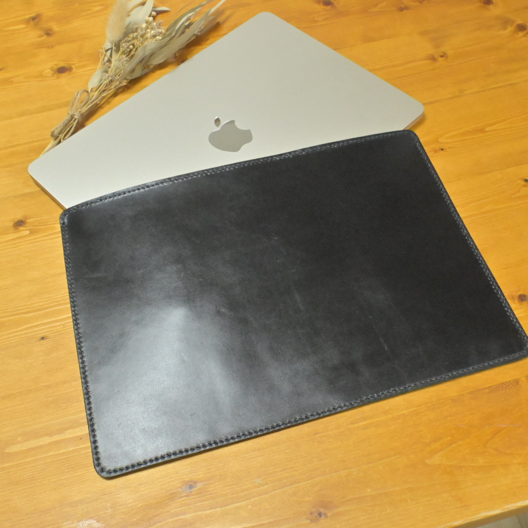 レザー MacBook ケース 13インチ / ブラック