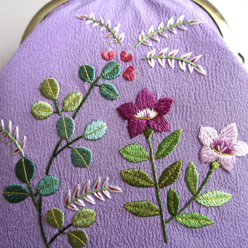 夏の宵の花景色のがま口ポーチ　リバティ　手刺繍　ハンドメイド 夏の宵の花景色のがま口ポーチ リバティ 手刺繍 ハンドメイド 夏の宵