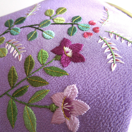 日本刺繍 』＊桔梗と萩＊ がま口ポーチ・化粧ポーチ◇ラベンダー