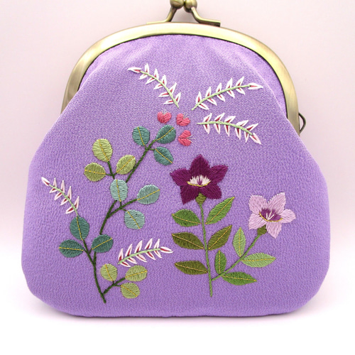 ブルーローズのスコアのがま口ポーチ　手刺繍　ハンドメイド ブルーローズと青いことりさんのがま口ポーチ 手刺繍 ウール刺繍