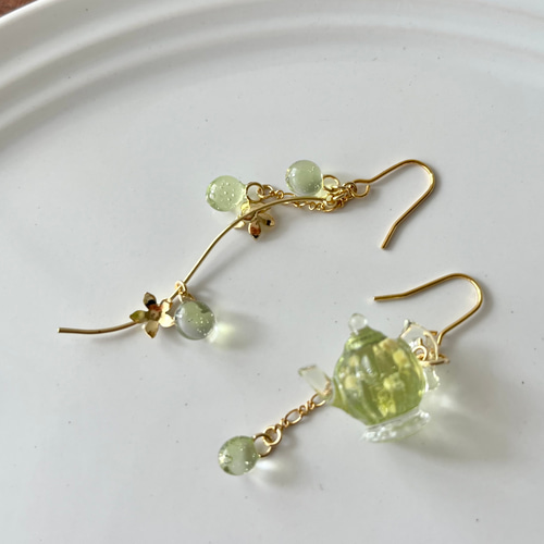 かすみ草のティーポット ピアス/イヤリング カスミソウ ☆14kgf対応可