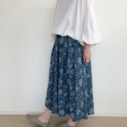 ゴムタックスカート　ウイリアムモリスバニーサックルネイビー 2枚目の画像