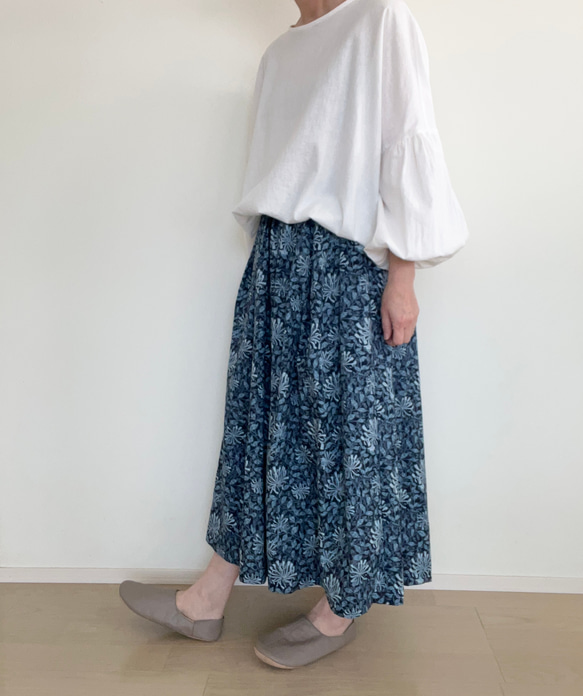 ゴムタックスカート　ウイリアムモリスバニーサックルネイビー 2枚目の画像