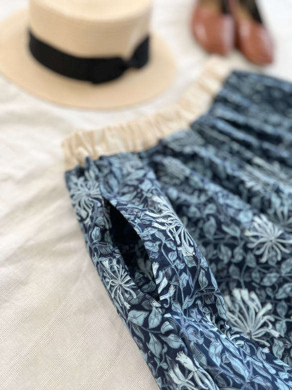 ゴムタックスカート　ウイリアムモリスバニーサックルネイビー 4枚目の画像