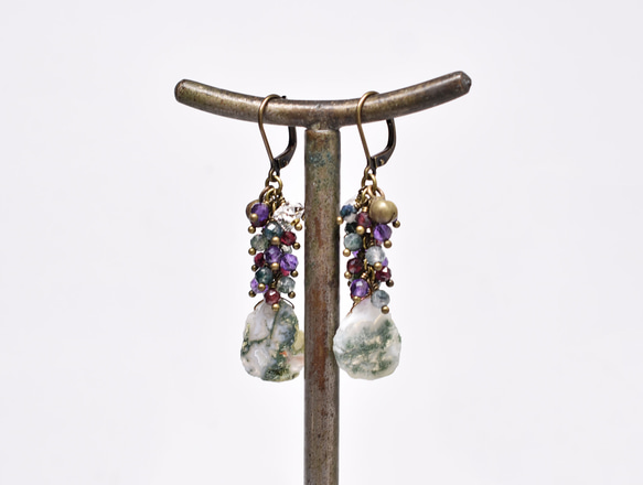 孔雀石英、重石榴石和紫水晶、赫基默鑽石、民族鐘形耳環 第7張的照片