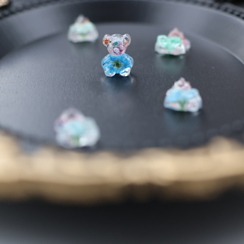青と緑のお花のクマのボディピアス。つけっぱなしOK✨（ピアス