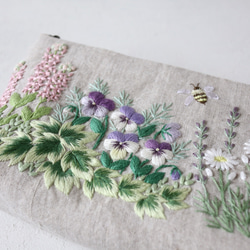 お花の寄植え刺繍ポーチ＃1（20ｃｍファスナー） 3枚目の画像