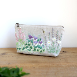 お花の寄植え刺繍ポーチ＃1（20ｃｍファスナー） 1枚目の画像