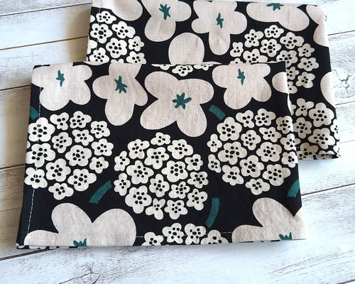 花柄ランチョンマット 60cm x 40cm ランチョンマット2枚♪花柄 凛とした配色モノトーン×グリーン