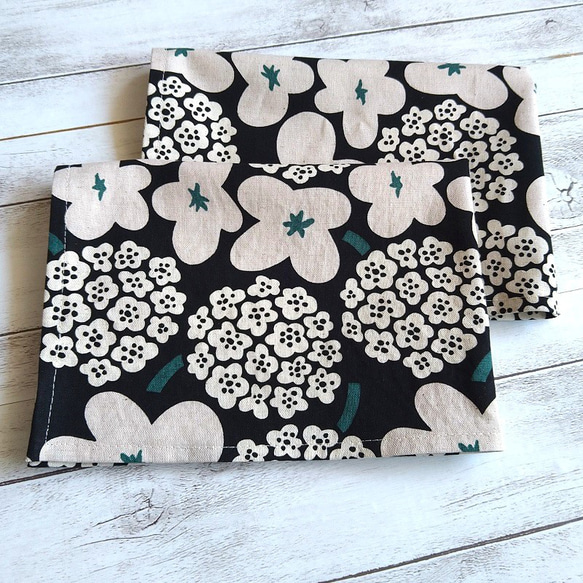 ランチョンマット2枚♪花柄 凛とした配色モノトーン×グリーン