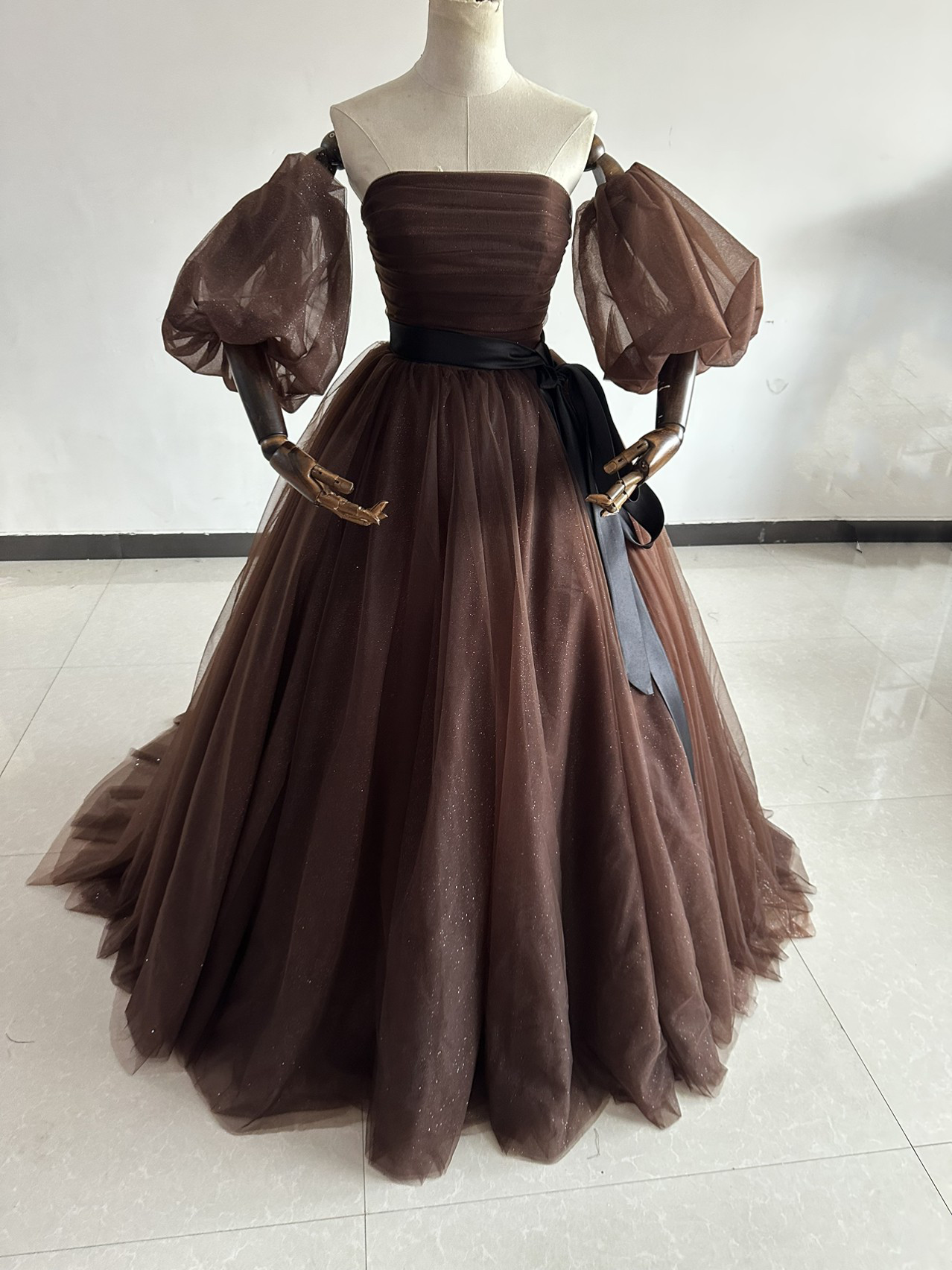 送料無料！ブラウンカラードレス キラキラチュール ベアトップ 取り外フスリーブし挙式 結婚式