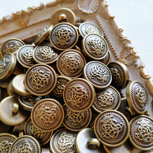 17mm メタル風 プラスチックシャンクボタン 蔦の編柄 25個 P931