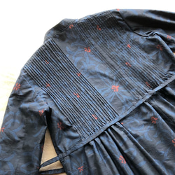 大島紬のピンタックワンピース　シャツワンピース　受注制作　青花　着物リメイク 7枚目の画像