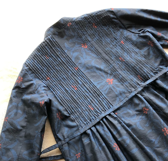 大島紬のピンタックワンピース　シャツワンピース　受注制作　青花　着物リメイク 7枚目の画像