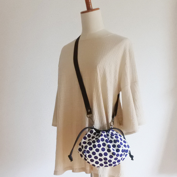 ［送料無料］巾着ポシェット青ドット 2枚目の画像