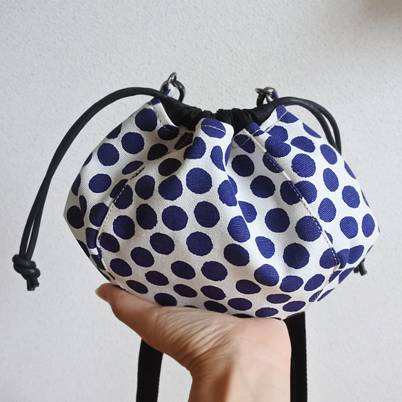 ［送料無料］巾着ポシェット青ドット 1枚目の画像