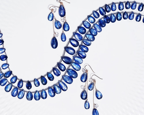 カイヤナイトとハーキマーダイヤモンドによるアシンメトリーピアス