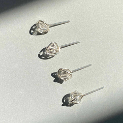 金屬纏繞水晶造型耳針 第4張的照片