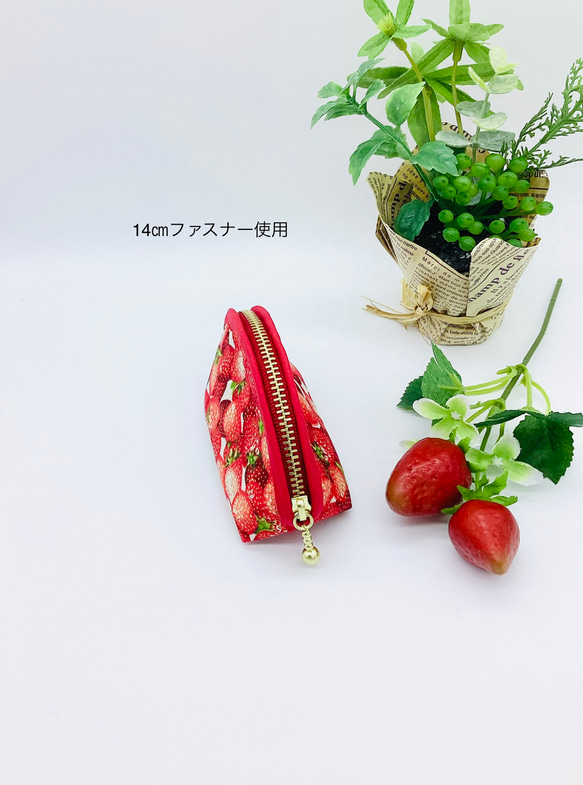 【再販】ミニポーチ☆リアルないちご柄（赤）小銭入れ　イヤフォンケース 3枚目の画像