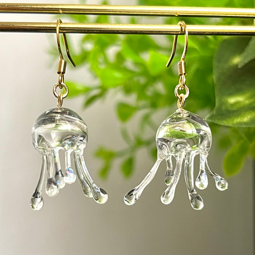 再販】オーロラ足のくらげピアス ピアス（フック・チェーン