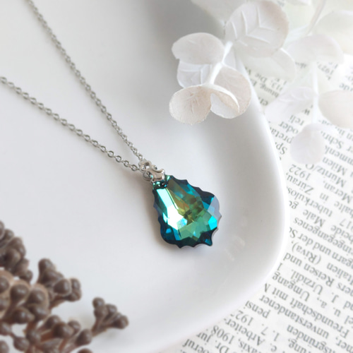 希少カラーバミューダブルー・バロック型高品質クリスタル ペンダント