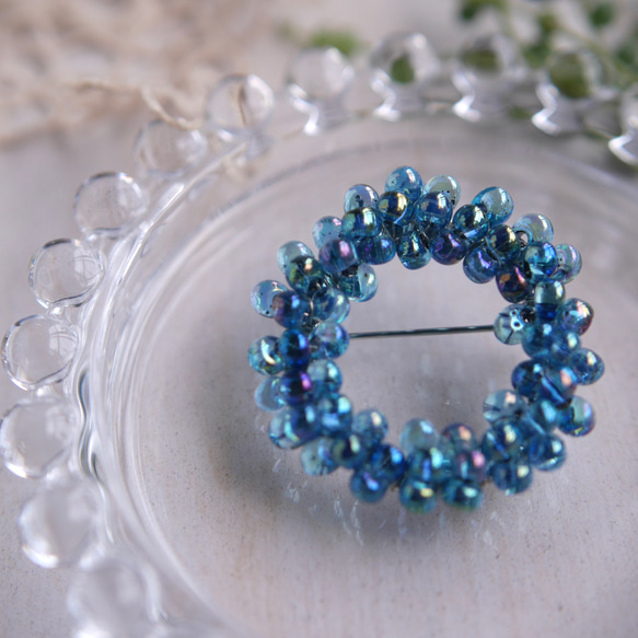 リースブローチ 光の粒（アクア）サークルブローチ ビーズブローチ