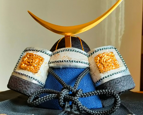 送料無料】木目込み細工 伊達兜（刺繍敷布付き） 五月人形・こいのぼり
