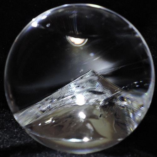 ☆ヒマラヤ産 極上!☆虹の水晶玉46mm/140g+台座付☆レインボー ☆ヒマラヤ産 極上!☆虹の水晶玉46mm/140g+台座付☆レインボー