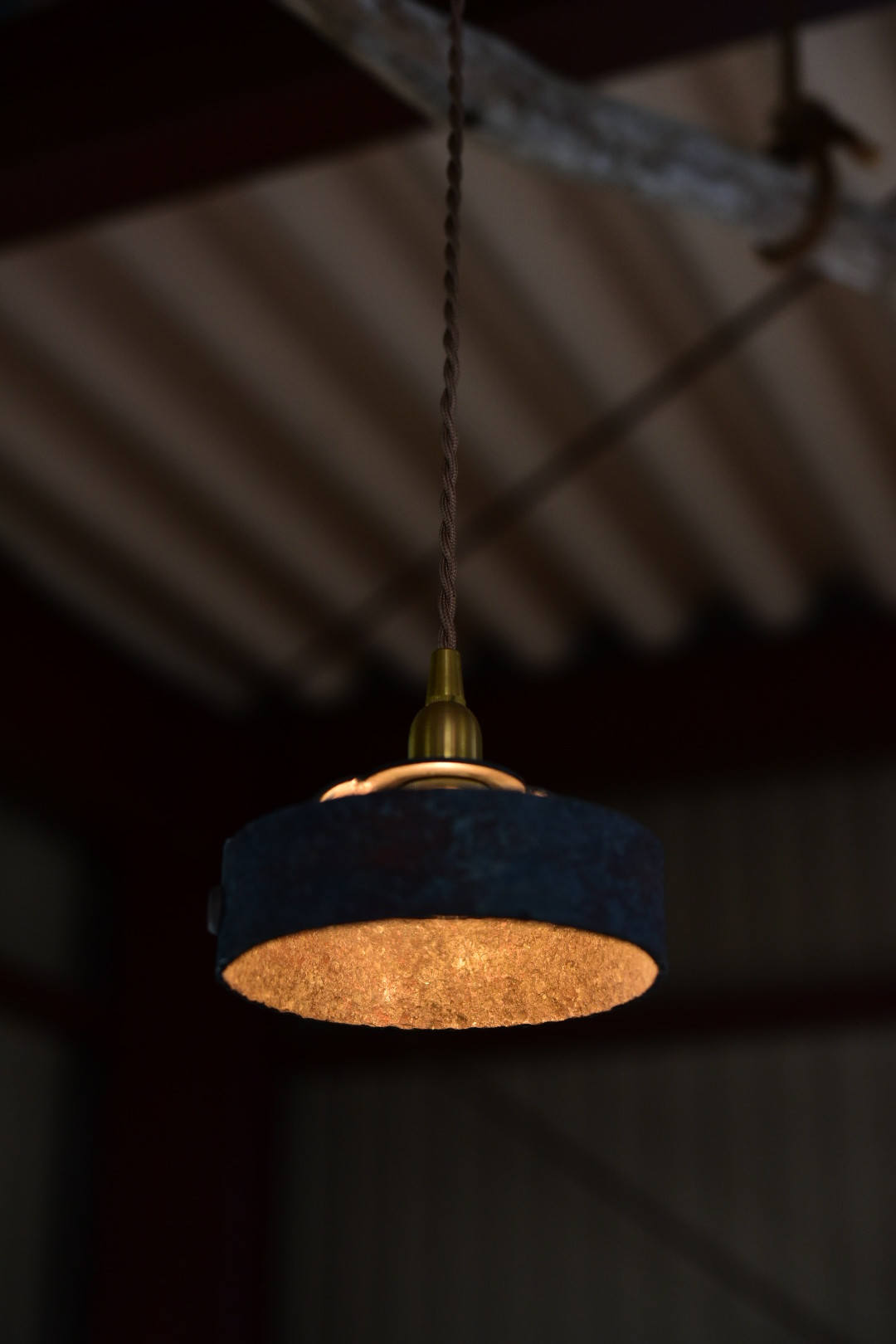 経年美化を愉しむ　鉄のペンダントライト　鍛forgeworks 　　照明