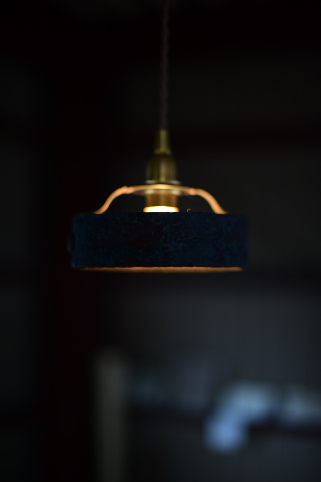 経年美化を愉しむ　鉄のペンダントライト　鍛forgeworks 　　照明