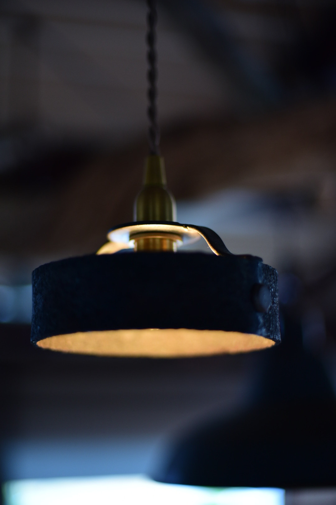 経年美化を愉しむ　鉄のペンダントライト　鍛forgeworks 　　照明