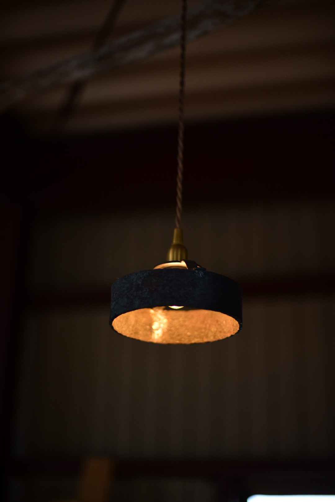 経年美化を愉しむ　鉄のペンダントライト　鍛forgeworks 　　照明