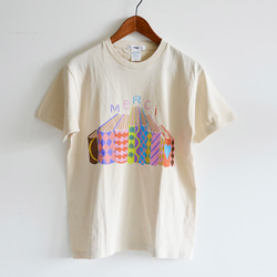 新柄！" bookshelf Tシャツ " ハンドペイントTシャツ　ラテベージュ　母の日プレゼントにも 1枚目の画像