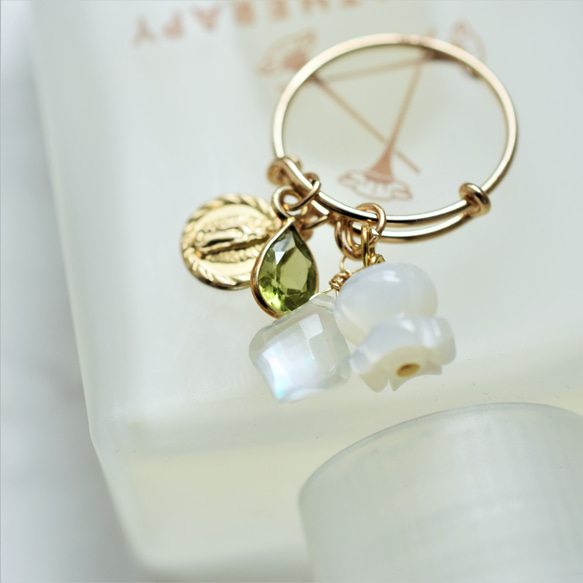 【數量有限】白珍珠鈴蘭橄欖石14KGF滑環（戒指） 第1張的照片