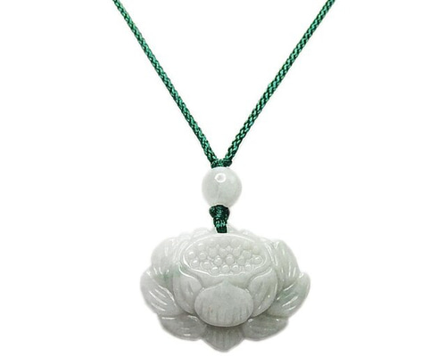 レア翡翠蓮の花彫りひすいジェダイト天然石ペンダント緑紐ネックレス