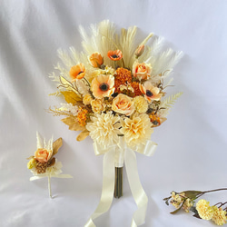 クリームカラーのクラシカル クラッチブーケ（アーティフィシャルフラワー・造花・ウェディング・結婚式・前撮り・フォト） 1枚目の画像