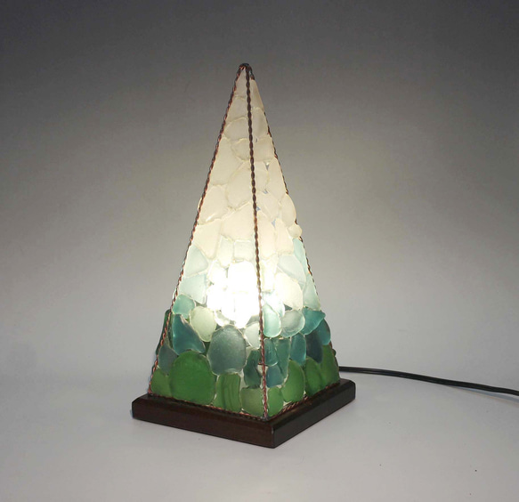 シーグラスのランプ　ピラミッドランプ L-15 6枚目の画像
