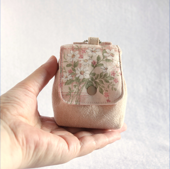 バッグにつけられるリュック型のミニミニポーチ《ピンクのお花》 7枚目の画像