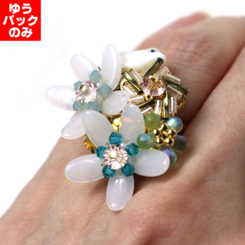 白い花と鳥のアートリング 平和のひと時 コスチュームジュエリー 