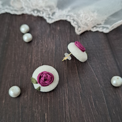 艶やかなバラ　リボン刺繍　イヤリング/ピアス 5枚目の画像