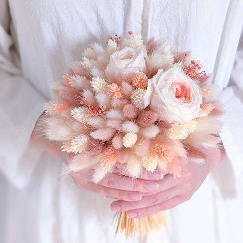 ドライフラワーブライダルブーケ　ホワイトシャビーピンク 透けるような白からピンクが顔を出す、甘い可愛さのドライフラワー