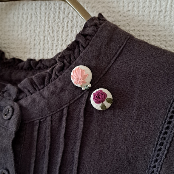 艶やかなバラ　リボン刺繍　くるみボタン　タックピン 7枚目の画像