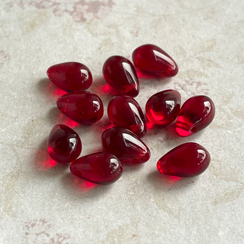 6x9㍉ 20個】 ドロップビーズ＊レッド ＊チェコビーズ＊しずく