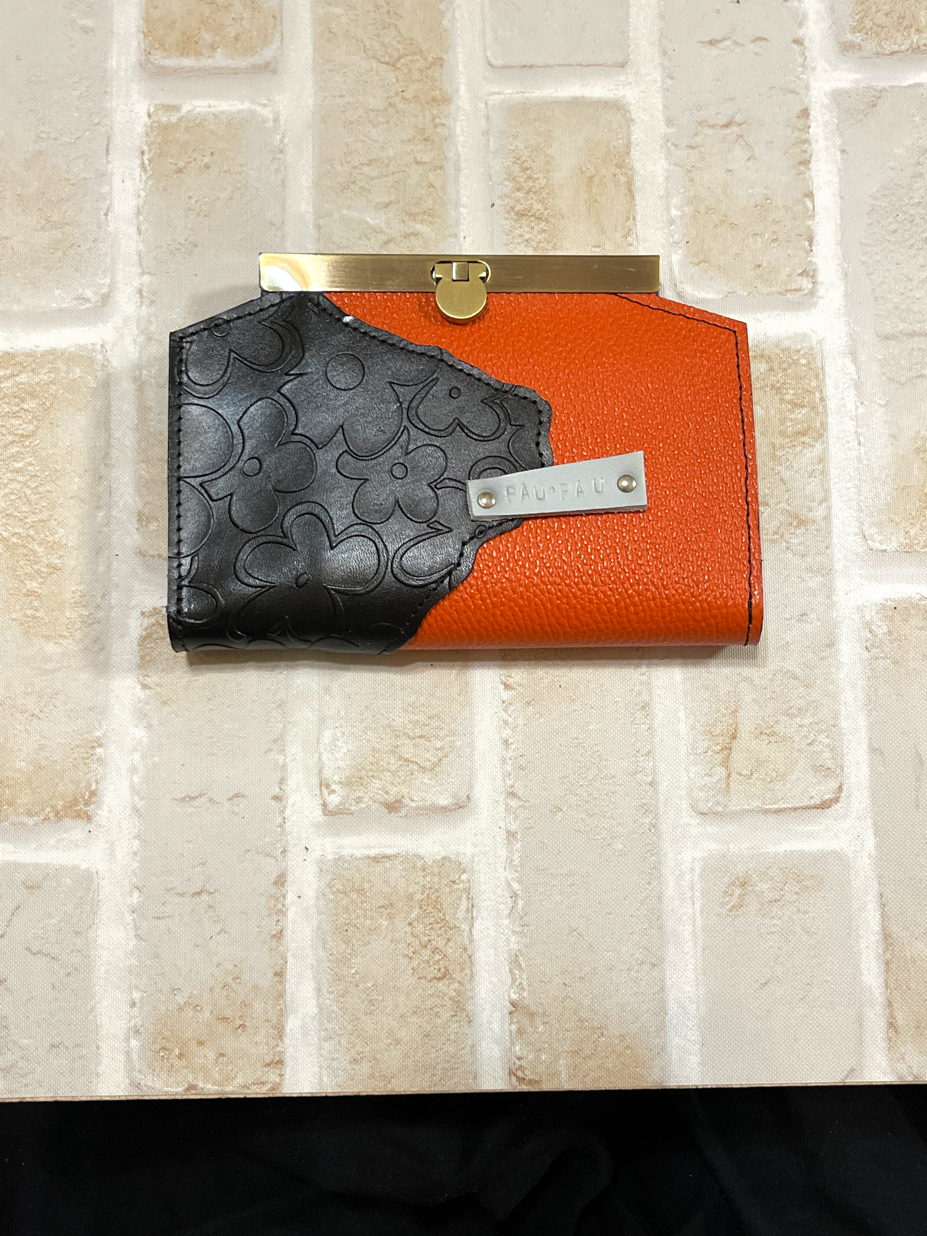 iPhone 12/12pro おふっ 本革 スマホケケース【 本革 手帳型 ？ 財布型  携帯ケース　個性】